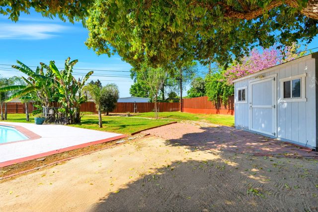 2832 W Sue Avenue, Visalia, CA 93277