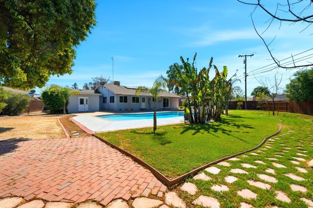 2832 W Sue Avenue, Visalia, CA 93277