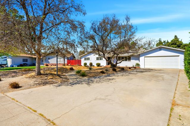 2832 W Sue Avenue, Visalia, CA 93277