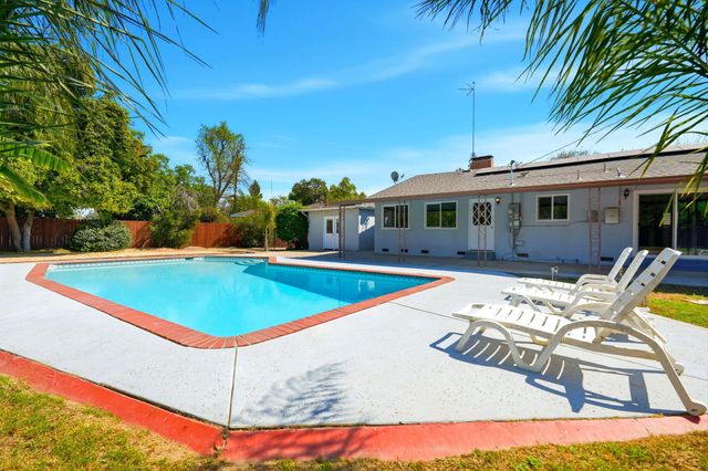 2832 W Sue Avenue, Visalia, CA 93277