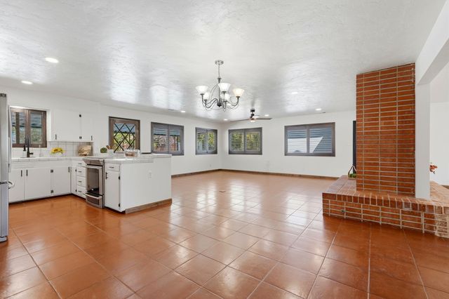 2832 W Sue Avenue, Visalia, CA 93277