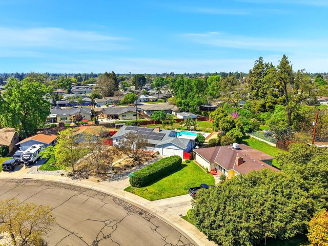2832 W Sue Avenue, Visalia, CA 93277