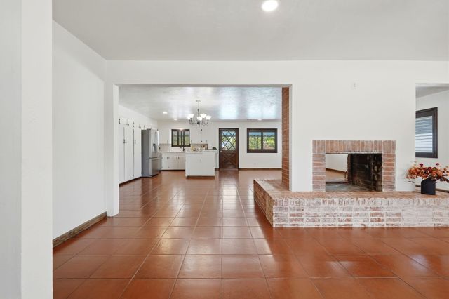 2832 W Sue Avenue, Visalia, CA 93277