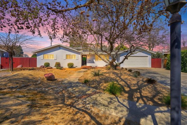 2832 W Sue Avenue, Visalia, CA 93277