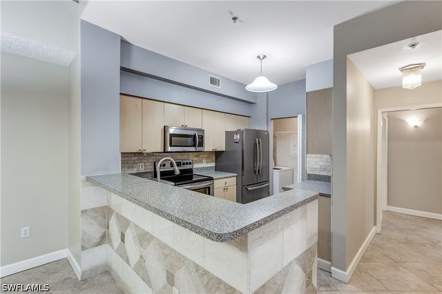 1105 Reserve CT 307, Naples, FL 34105