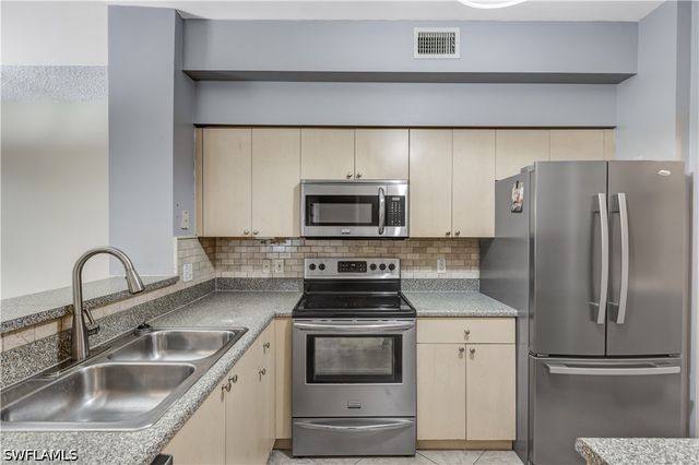 1105 Reserve CT 307, Naples, FL 34105