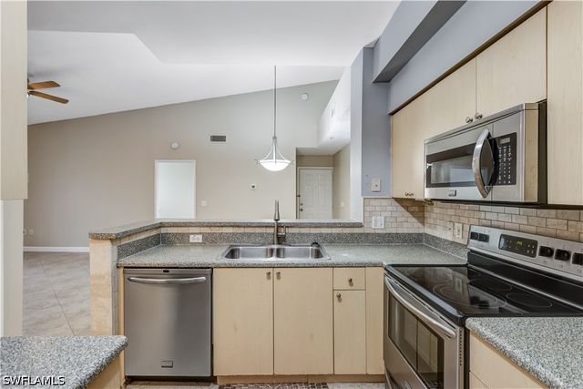 1105 Reserve CT 307, Naples, FL 34105