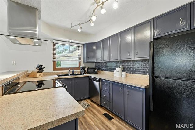 5527 Pierre Court, St Louis, MO 63128
