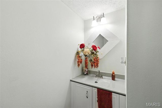 5527 Pierre Court, St Louis, MO 63128