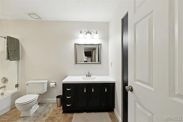 5527 Pierre Court, St Louis, MO 63128