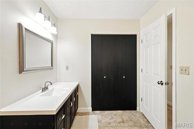 5527 Pierre Court, St Louis, MO 63128