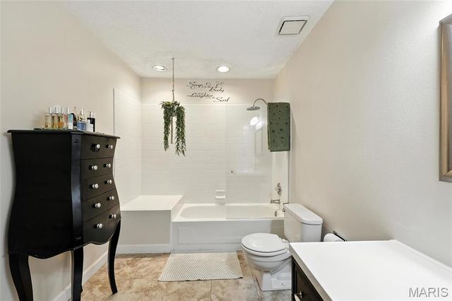 5527 Pierre Court, St Louis, MO 63128