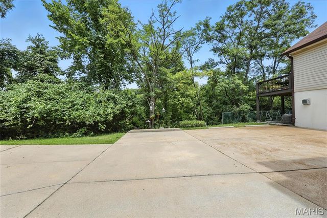 5527 Pierre Court, St Louis, MO 63128