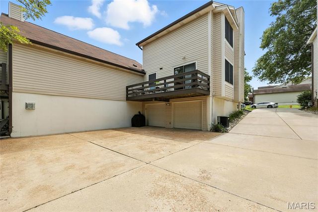 5527 Pierre Court, St Louis, MO 63128