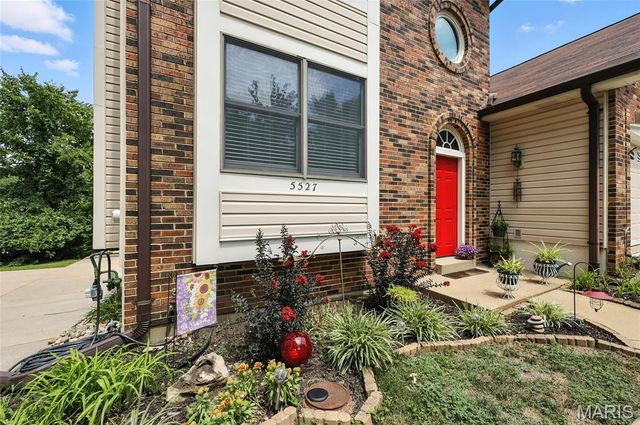 5527 Pierre Court, St Louis, MO 63128