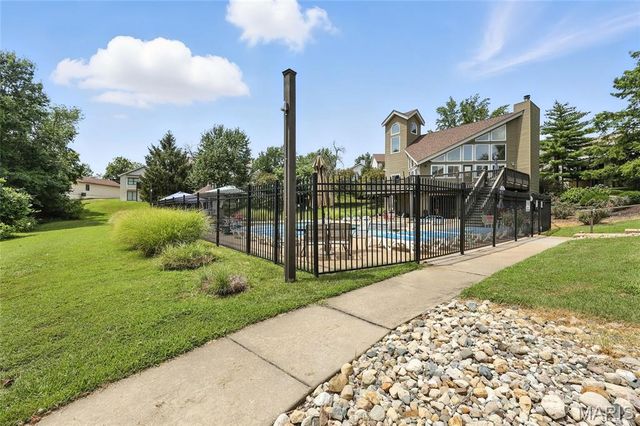 5527 Pierre Court, St Louis, MO 63128
