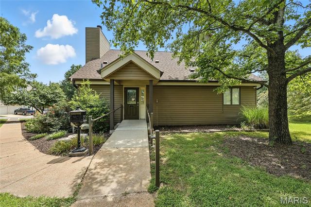 5527 Pierre Court, St Louis, MO 63128