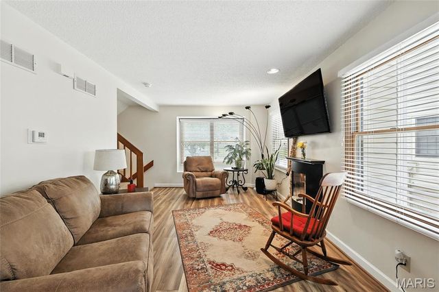 5527 Pierre Court, St Louis, MO 63128