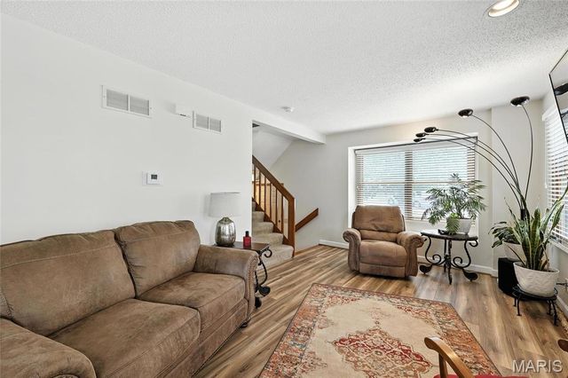 5527 Pierre Court, St Louis, MO 63128