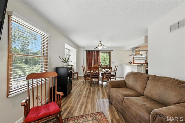 5527 Pierre Court, St Louis, MO 63128