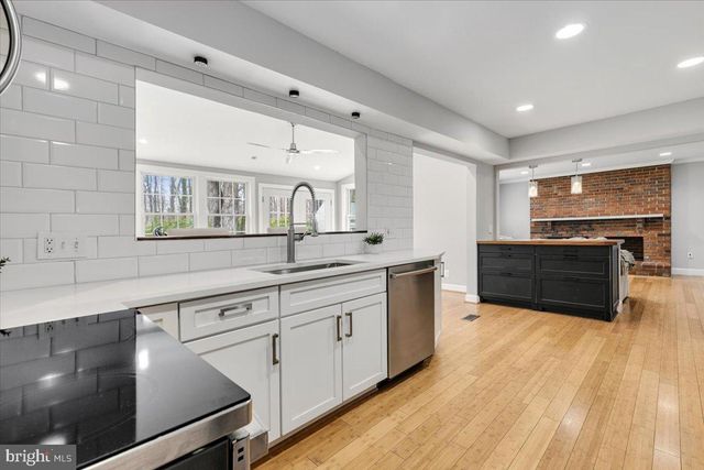 13113 MADONNA LN, Fairfax, VA 22033