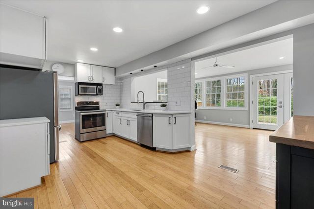 13113 MADONNA LN, Fairfax, VA 22033