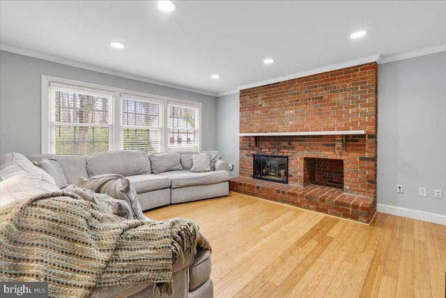 13113 MADONNA LN, Fairfax, VA 22033