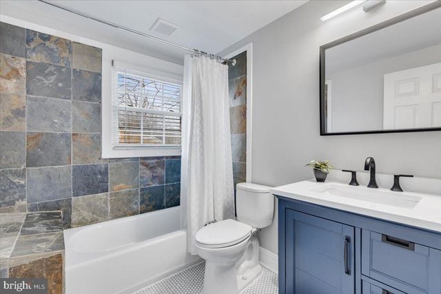 13113 MADONNA LN, Fairfax, VA 22033