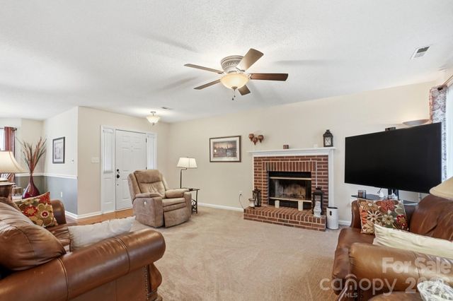 6000 Carriage Oaks Drive, Charlotte, NC 28262
