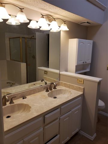 940 S Old Orchard Lane, Lewisville, TX 75067