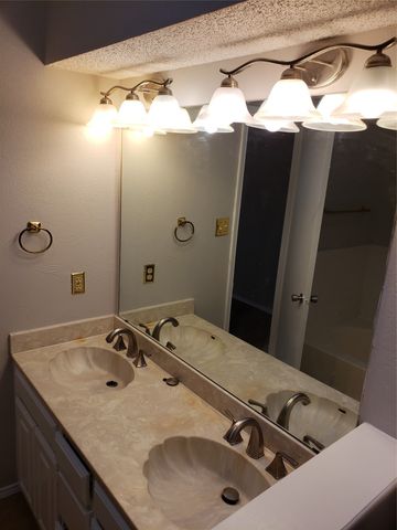 940 S Old Orchard Lane, Lewisville, TX 75067