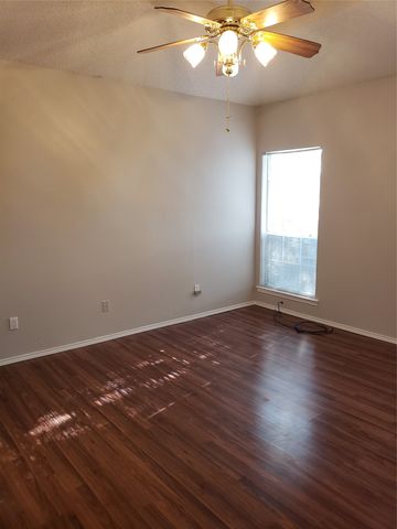 940 S Old Orchard Lane, Lewisville, TX 75067