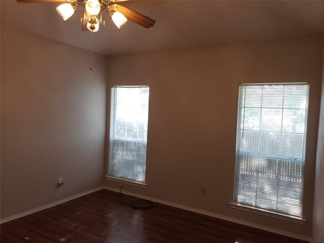 940 S Old Orchard Lane, Lewisville, TX 75067