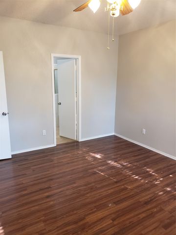 940 S Old Orchard Lane, Lewisville, TX 75067