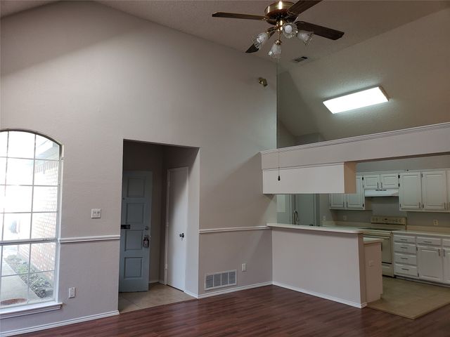 940 S Old Orchard Lane, Lewisville, TX 75067