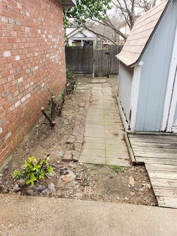 940 S Old Orchard Lane, Lewisville, TX 75067