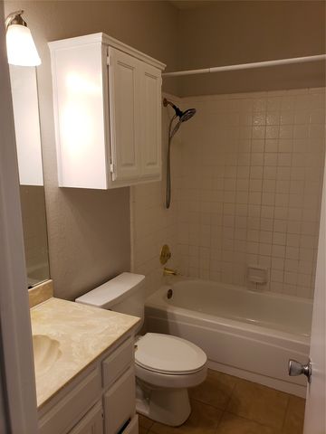 940 S Old Orchard Lane, Lewisville, TX 75067