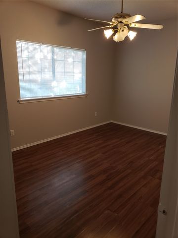 940 S Old Orchard Lane, Lewisville, TX 75067