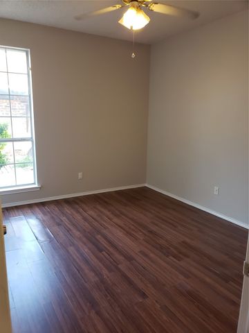 940 S Old Orchard Lane, Lewisville, TX 75067