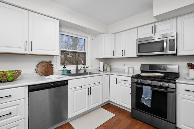 2704 29th Street, Bettendorf, IA 52722