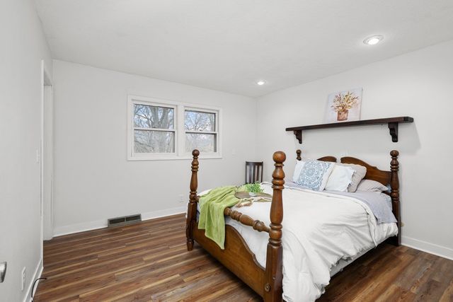 2704 29th Street, Bettendorf, IA 52722