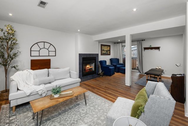 2704 29th Street, Bettendorf, IA 52722