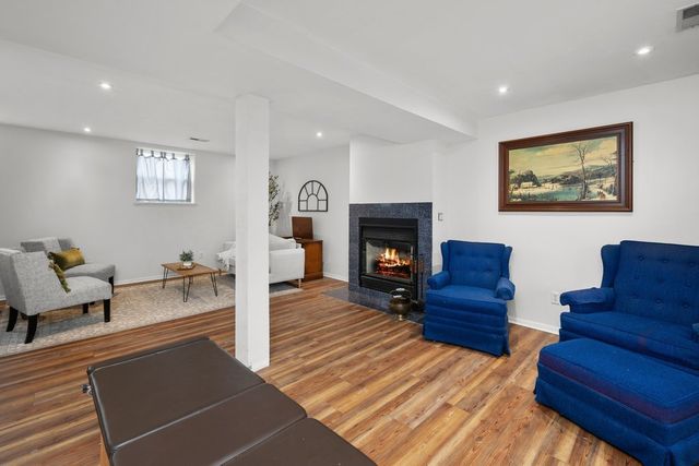 2704 29th Street, Bettendorf, IA 52722