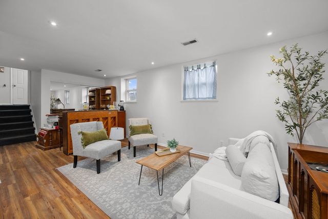 2704 29th Street, Bettendorf, IA 52722