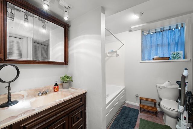 2704 29th Street, Bettendorf, IA 52722