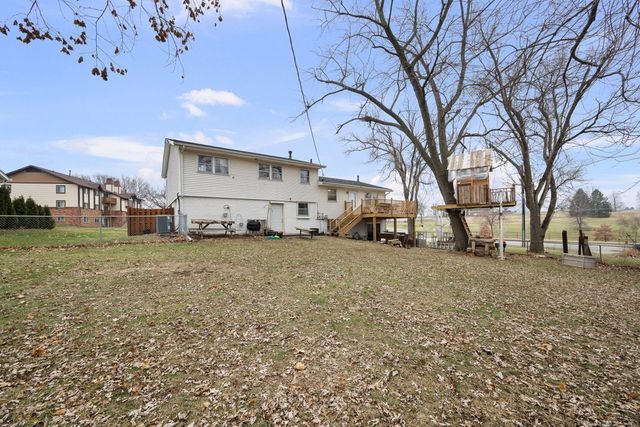2704 29th Street, Bettendorf, IA 52722
