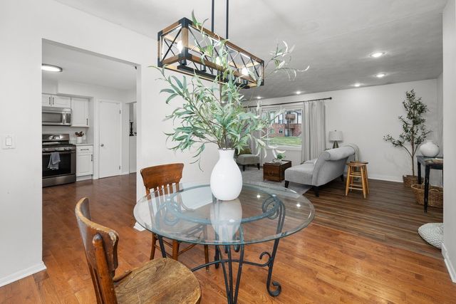 2704 29th Street, Bettendorf, IA 52722