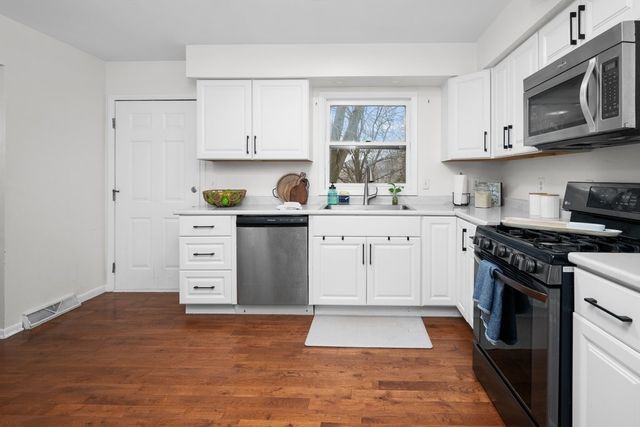 2704 29th Street, Bettendorf, IA 52722