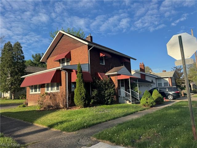 936 N Main Street, Uhrichsville, OH 44683