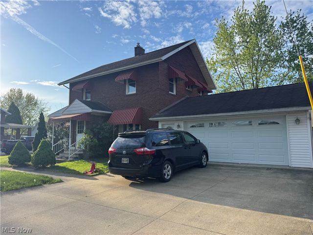 936 N Main Street, Uhrichsville, OH 44683